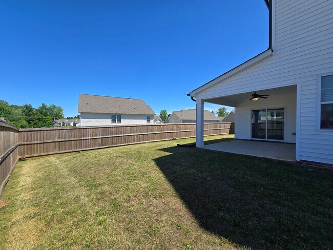 Building Photo - Perfect Mebane Location!