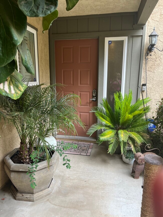 Primary Photo - 322 Oakwood St