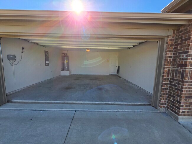 Building Photo - 902 Old Blf Ln