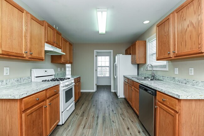 Building Photo - 214 Oakleigh Ln