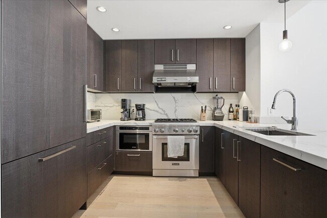 Building Photo - 1400 Hudson St