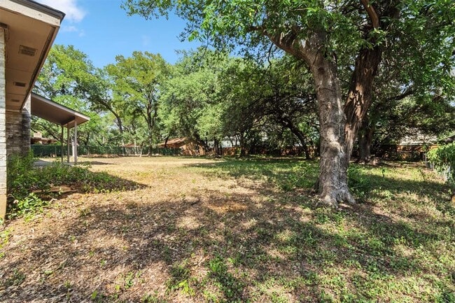 Building Photo - 10303 Slaughter Creek Dr