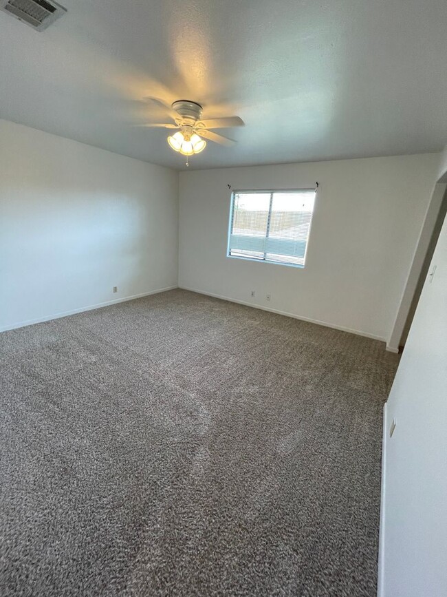 Building Photo - 2626 Gwendolyn Ln