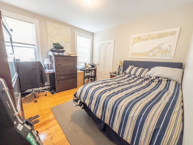 Building Photo - 589 Franklin St