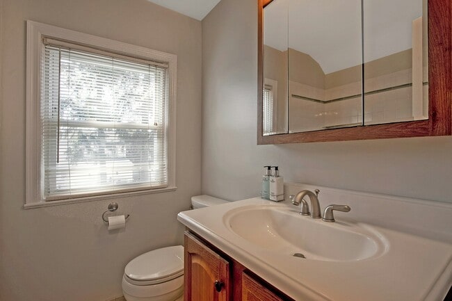 Building Photo - 120 Van Buren Ave