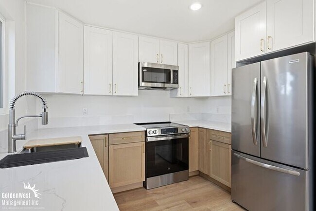 Building Photo - Stylish New Build 2Bdm 1Ba Apartment in a Prime Clairemont Location.