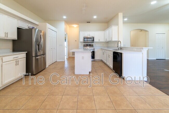 Building Photo - 423 Heather Hills Dr