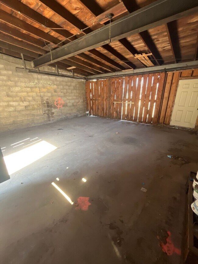 Building Photo - 829 Ferry St