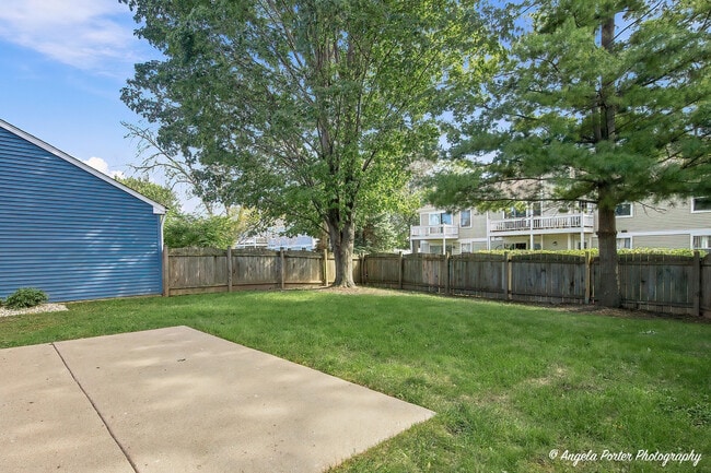 Building Photo - 1240 Huntington Dr