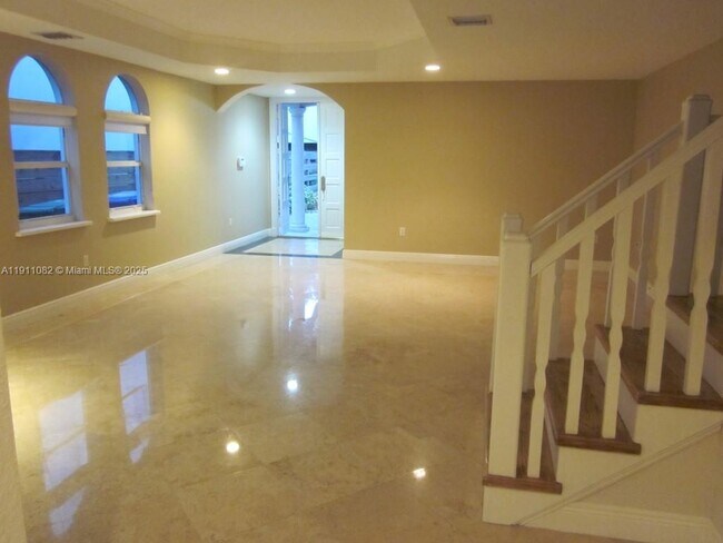 Building Photo - 2920 Catalina St