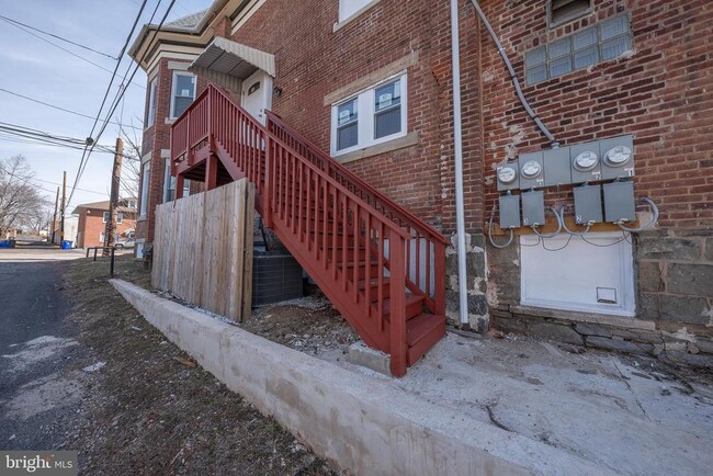Building Photo - 122 3RD St