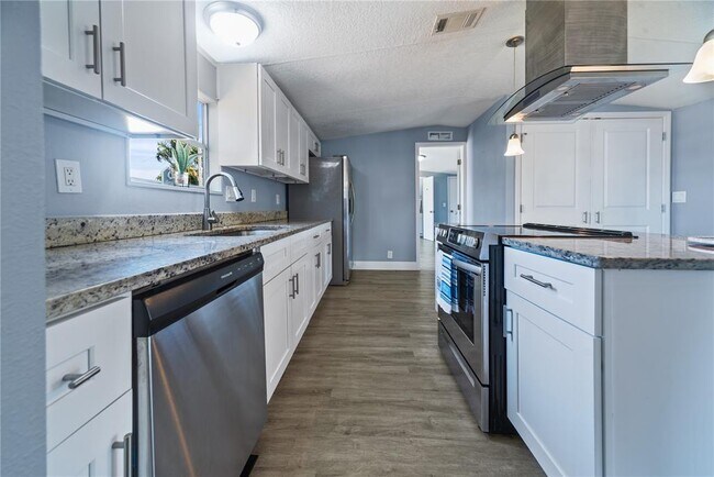 Building Photo - 9165 Atlas Dr