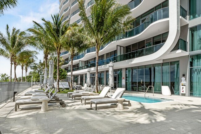 Building Photo - 900 N Ocean Blvd