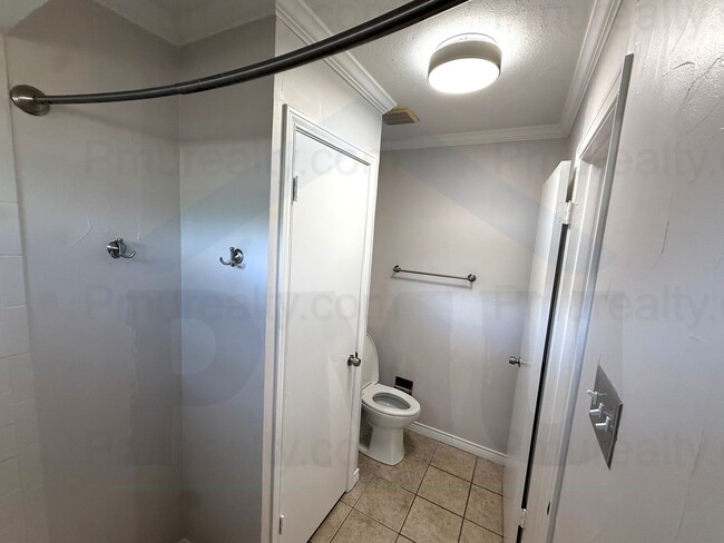 Building Photo - AVAILABLE NOW!!! Beautiful 4-bedroom, 2.5-bath home in the heart of Richardson