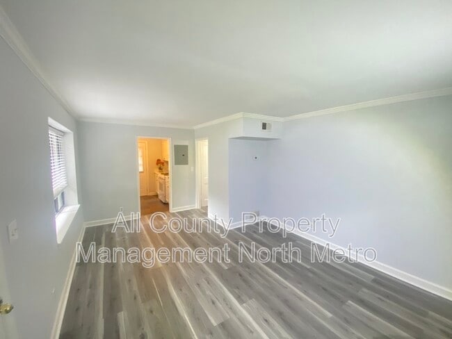 Building Photo - 702 Argonne Ave NE