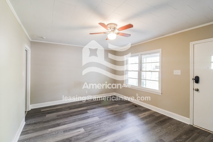 Building Photo - 136 Evergreen St