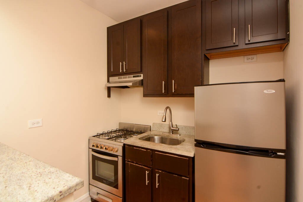 Building Photo - 4644 N Paulina St