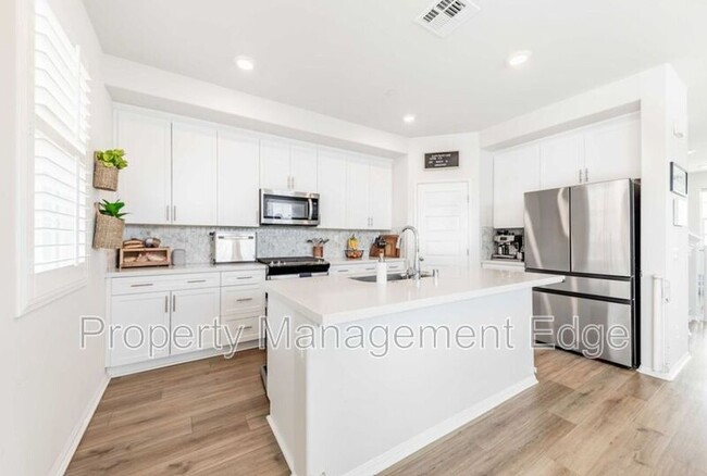 Building Photo - 40709 Melrose Dr