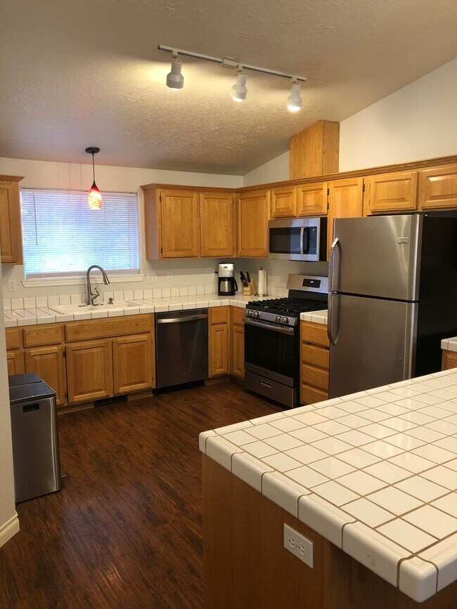 Building Photo - 20205 Star Ridge Ct