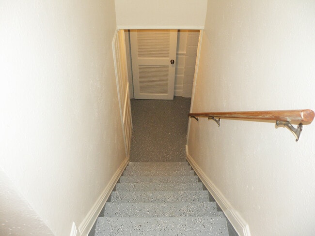Building Photo - 3 Bed - 2 Full Bath Cape Cod for Rent in E...