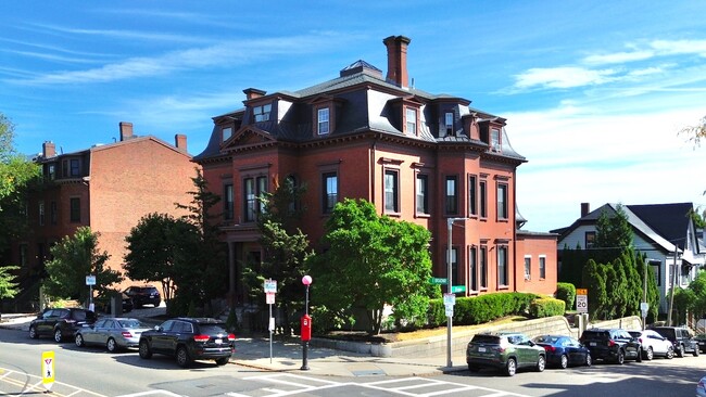 Building Photo - 789 E Broadway