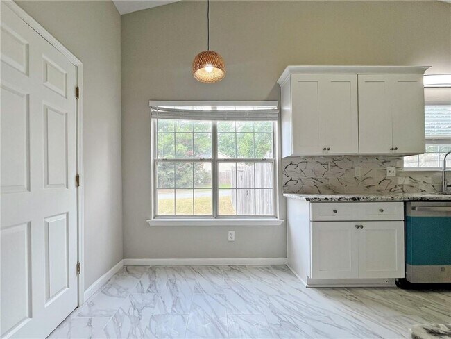 Building Photo - 1680 Racquet Club Cir NW