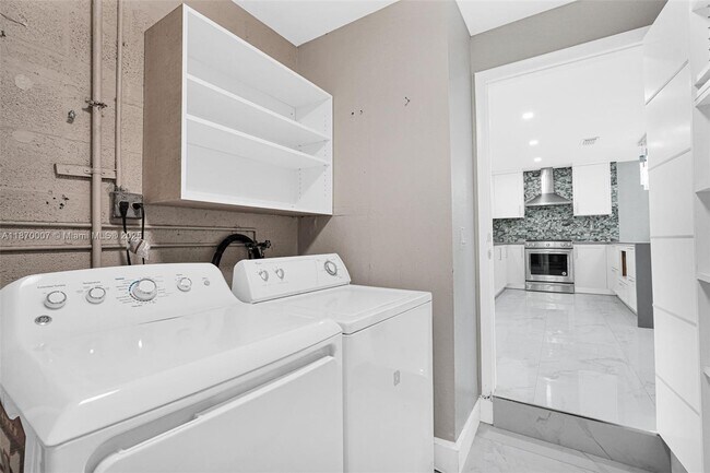 Building Photo - 4225 SW 33rd St