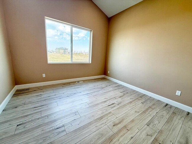 Building Photo - 3107 W Laux Dr