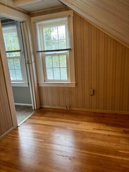 Building Photo - 72 Hoover St