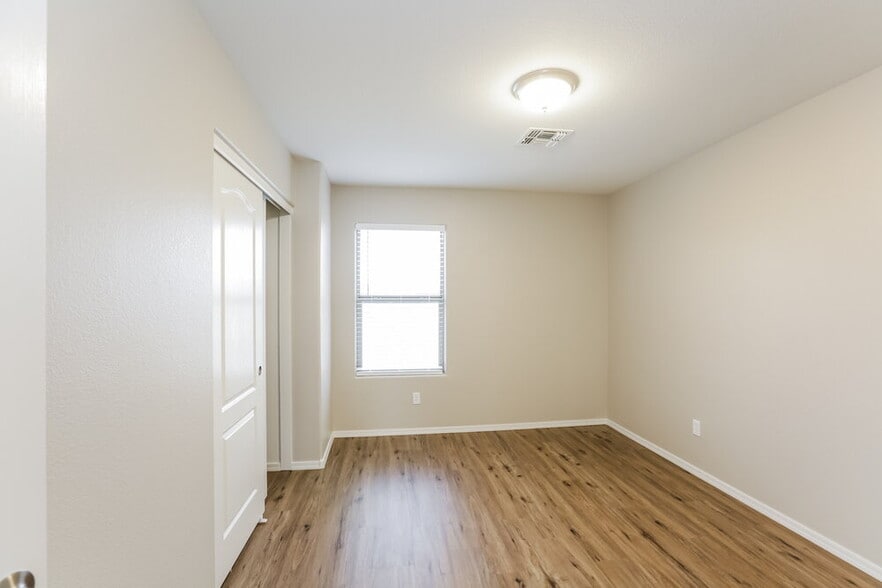 Building Photo - 2768 S 160th Ln