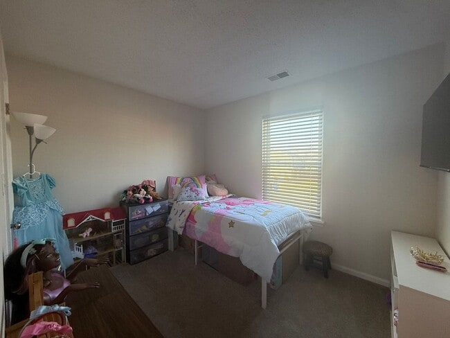 Building Photo - BeautifullyTownhome in Sought-After Indian Lakes * Ask Abut Our Zero Deposit*