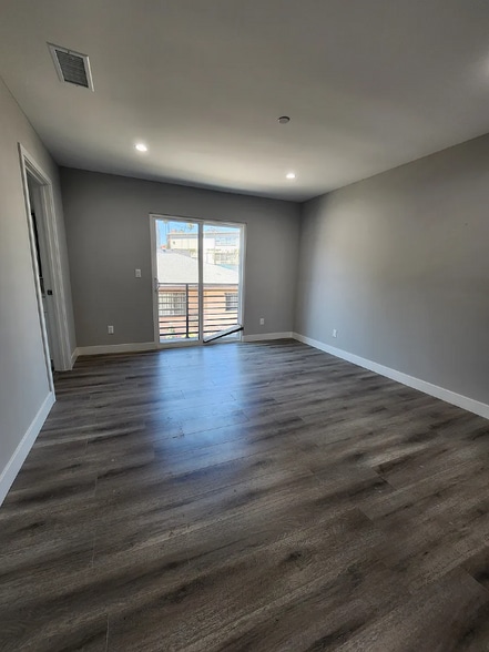 Building Photo - 3330 Portola Ave