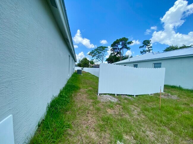 Building Photo - 5807 Raintree Trail