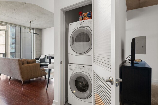 Building Photo - Fully Furnished SoBro Condo At Encore