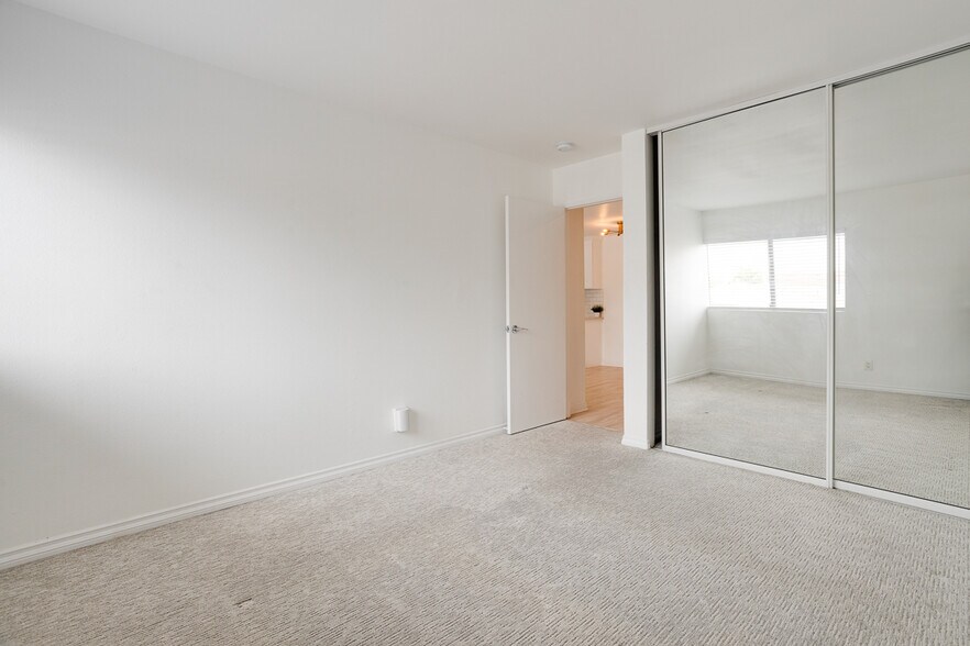 Building Photo - 4727 W 147th St