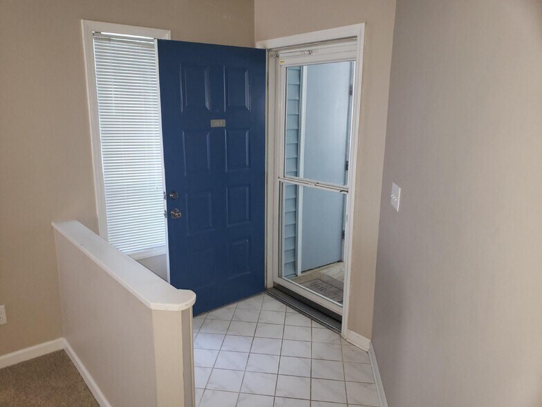 Building Photo - 120 Breezewood Dr