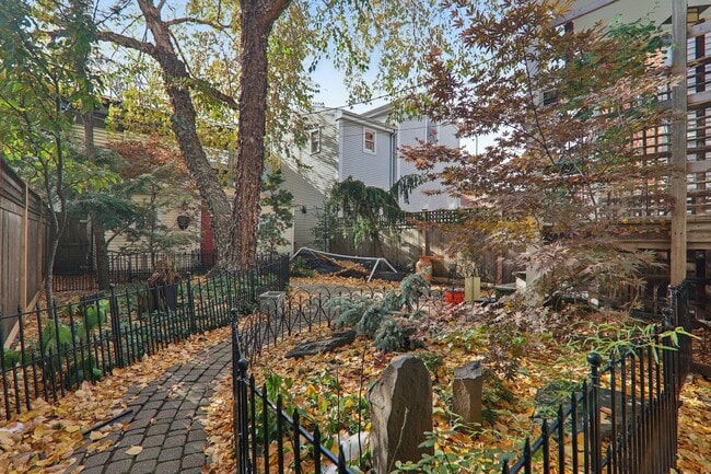 Building Photo - 1027 W Newport Ave