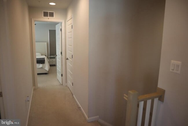 Building Photo - 585 Cross Chase Dr