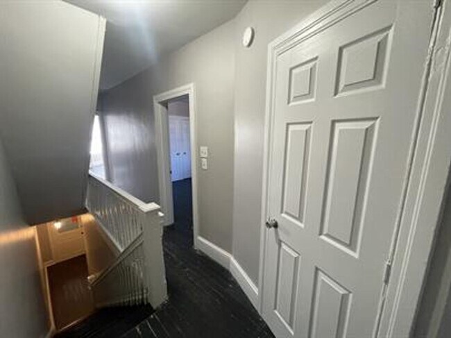 Building Photo - 631 Roosevelt Ave