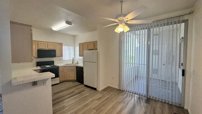 Building Photo - Gated Community 2 bedroom 1 car garage