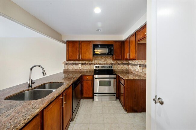 Building Photo - 11614 Village Pl Dr