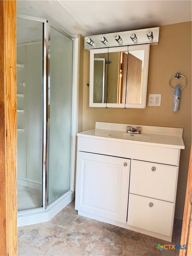 Building Photo - 365 S Sycamore Ave