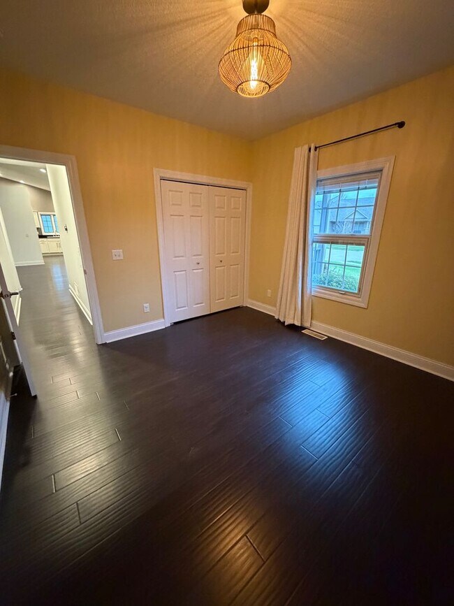 Building Photo - COMMINNG SOON - 4 BED 3 1/2 BATH HOUSE