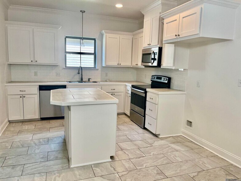 Building Photo - 10836 Field Pointe Dr