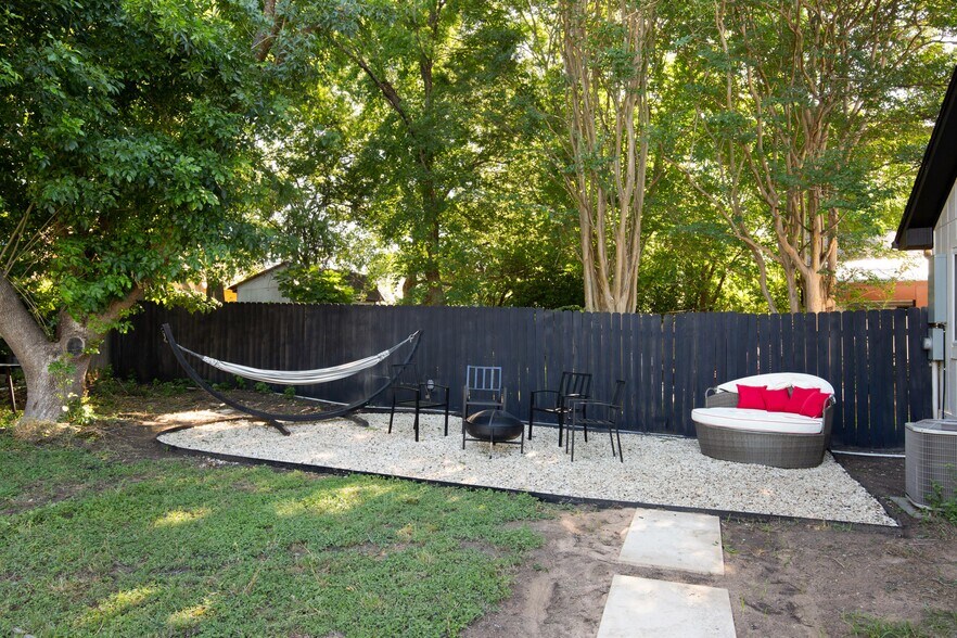 Building Photo - 12340 Little Emily Way