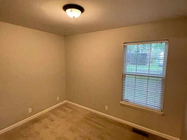 Building Photo - West Nashville home, close to Briley Pkwy ...