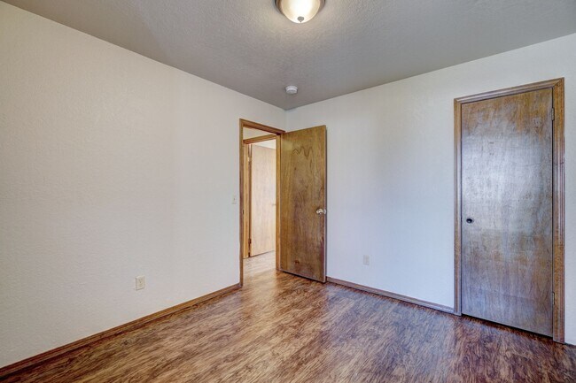 Building Photo - Comfort, Charm & Convenience in This Edmond Duplex