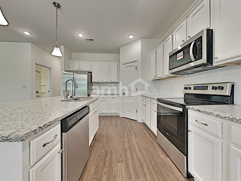 Building Photo - 147 Pullen Dr