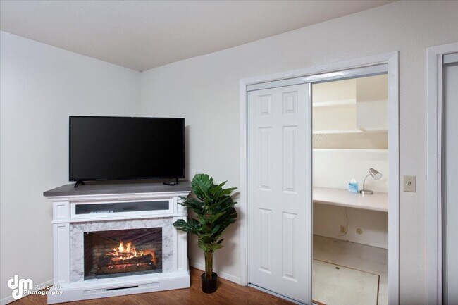 Building Photo - 76th Ave Duplex