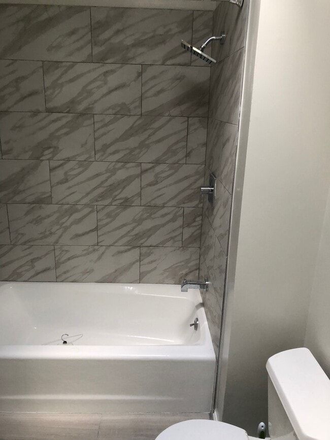 Building Photo - West End Giant